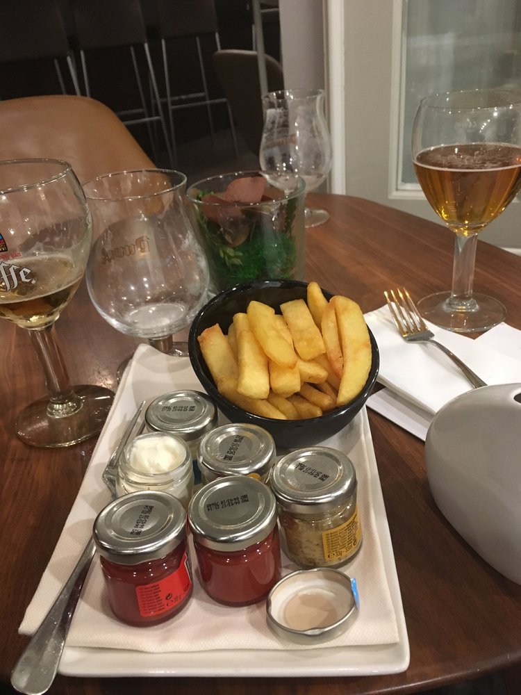  Now this is why I prefer the Belgians to the French. The beer's better. The food is as good only with bigger portions 